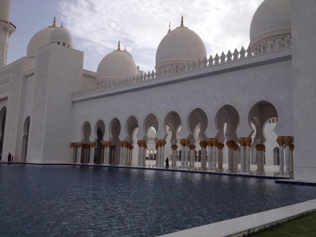 Džamija šeika Zajeda: Islam i svet pod jednim krovom (FOTO)